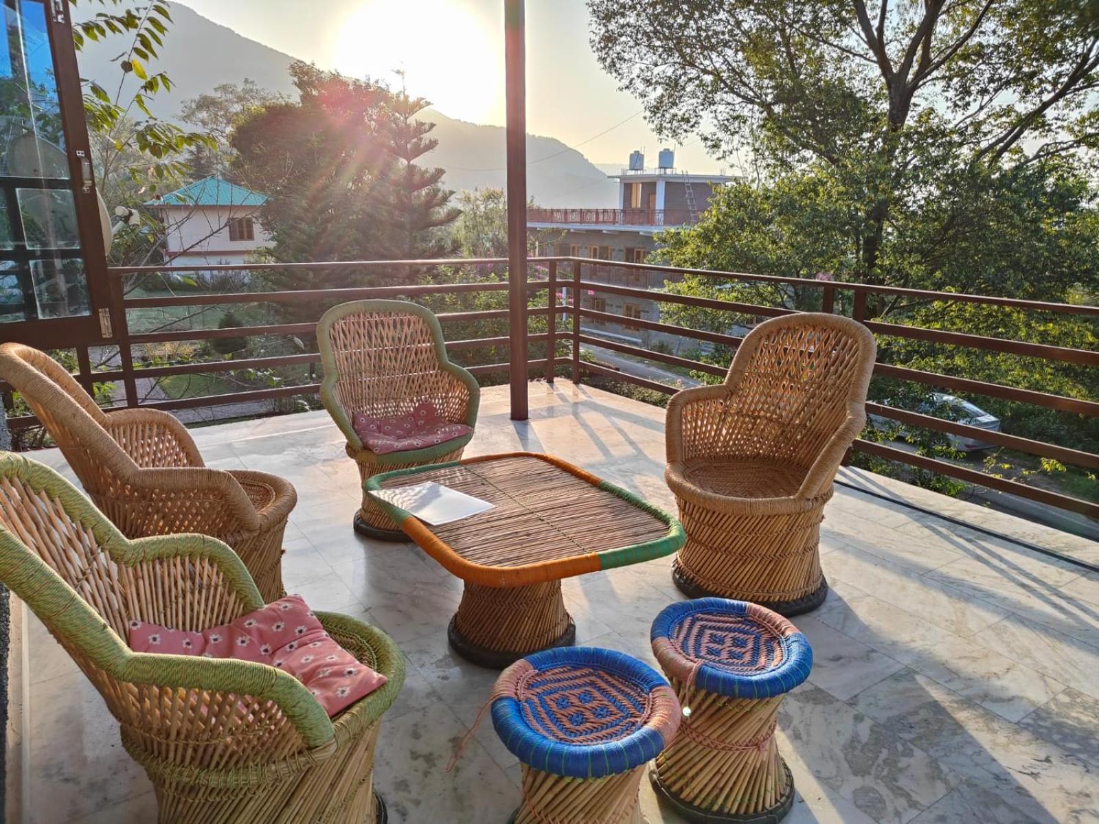 Aditya Homestay Bir-Billing Surrounded By Mountains 外观 照片